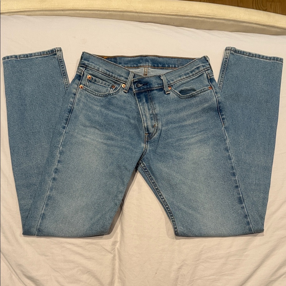 MENS || Levi's Light Wash Men's Straight Leg Jeans